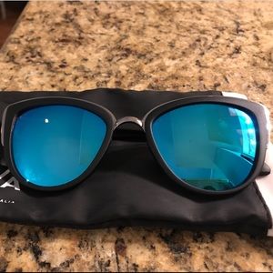 QUAY sunglasses. NEW